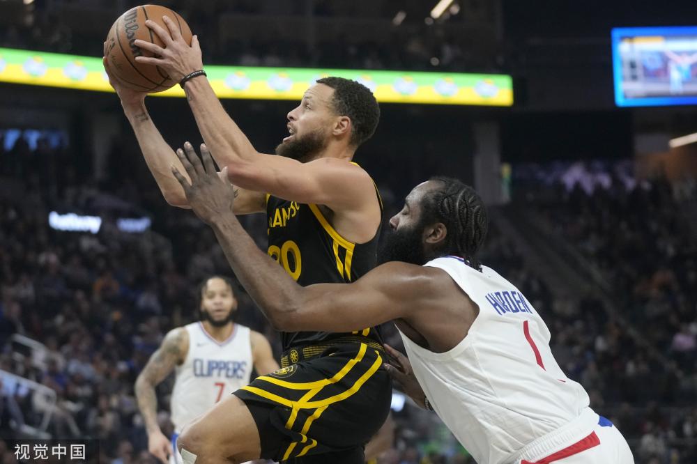 游泳比赛中 游泳比赛中