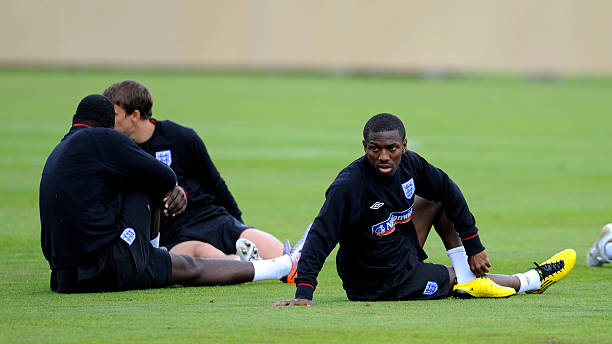 容不得不肩 容不得不肩