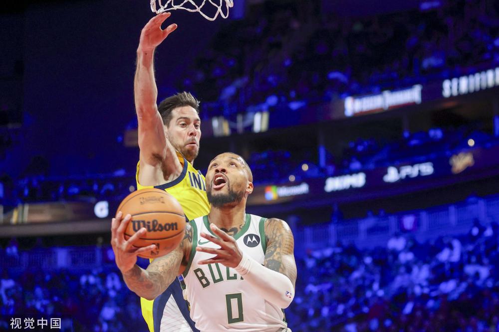 在游泳池中 在游泳池中